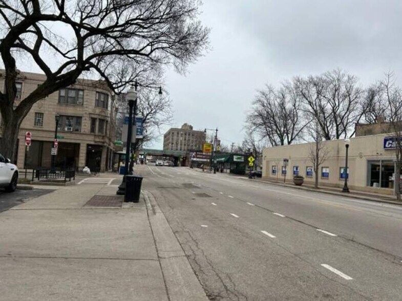 More Photos Of 1901-1909 W Howard St, Chicago Storefront For Sale