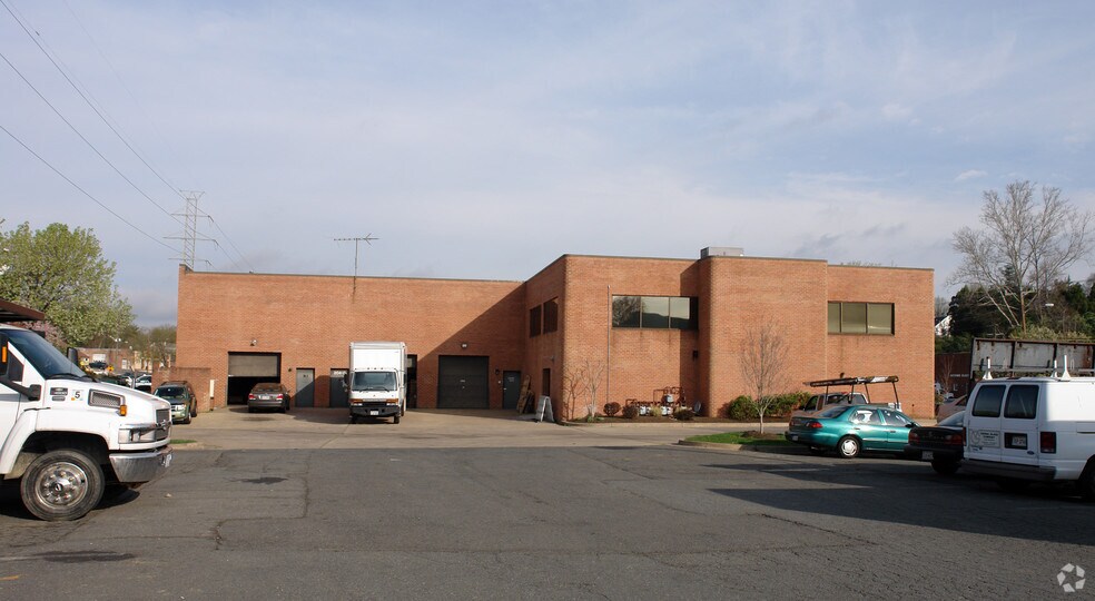 More Photos Of 204 Mill St NE, Vienna Flex For Lease