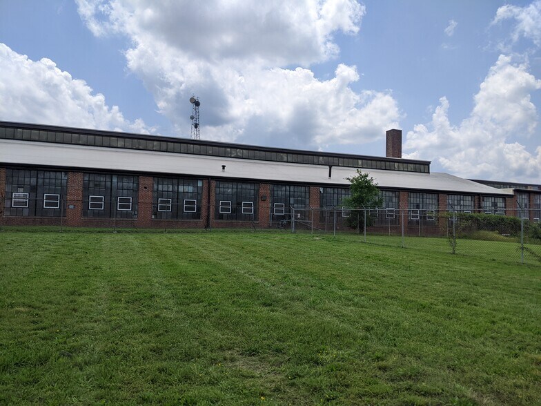 More Photos Of 206 Bruce St, Greensboro Warehouse For Lease