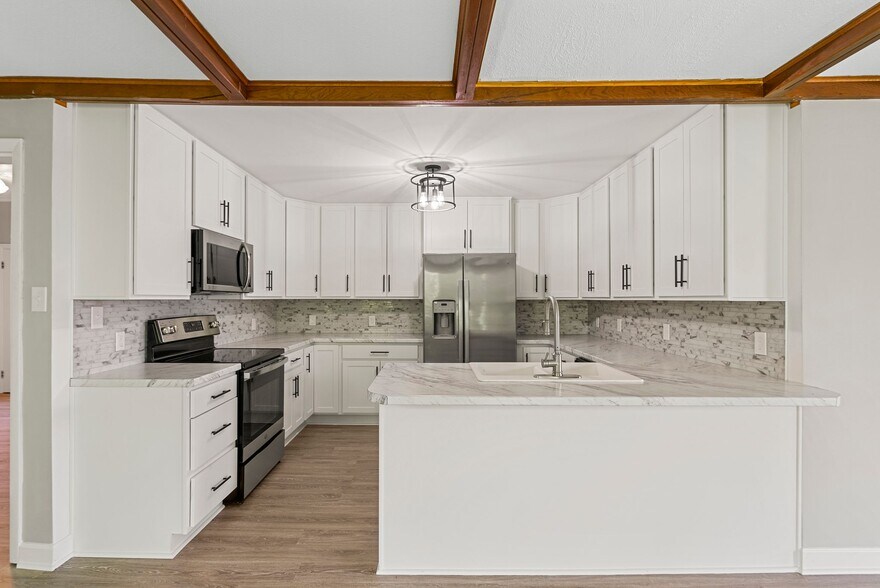 More Photos Of 454 Big Hill Ave, Richmond Office For Sale