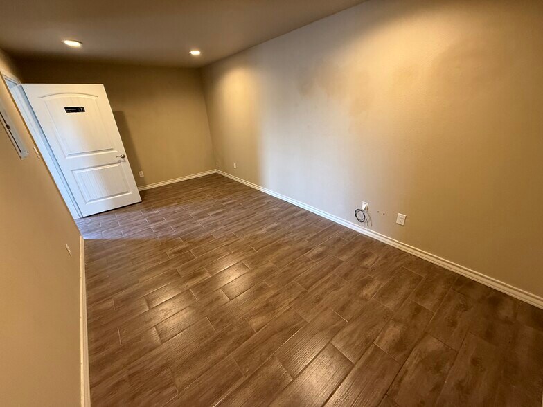 More Photos Of 8400 N State Highway 16, Poteet Office For Lease