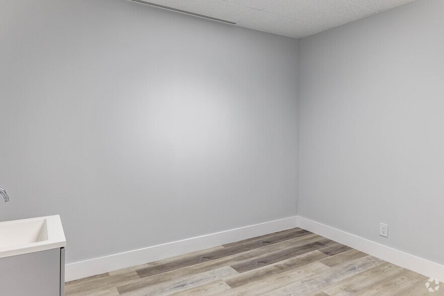 More Photos Of 2500 E Hallandale Beach Blvd, Hallandale Beach Office For Lease