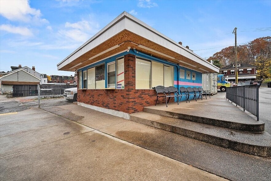 Primary Photo Of 624 North Ave, Pittsburgh Fast Food For Sale