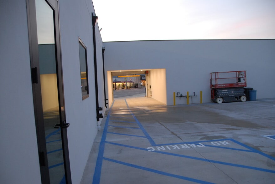 More Photos Of 2865 Foothill Blvd, La Crescenta Storefront Retail Office For Lease
