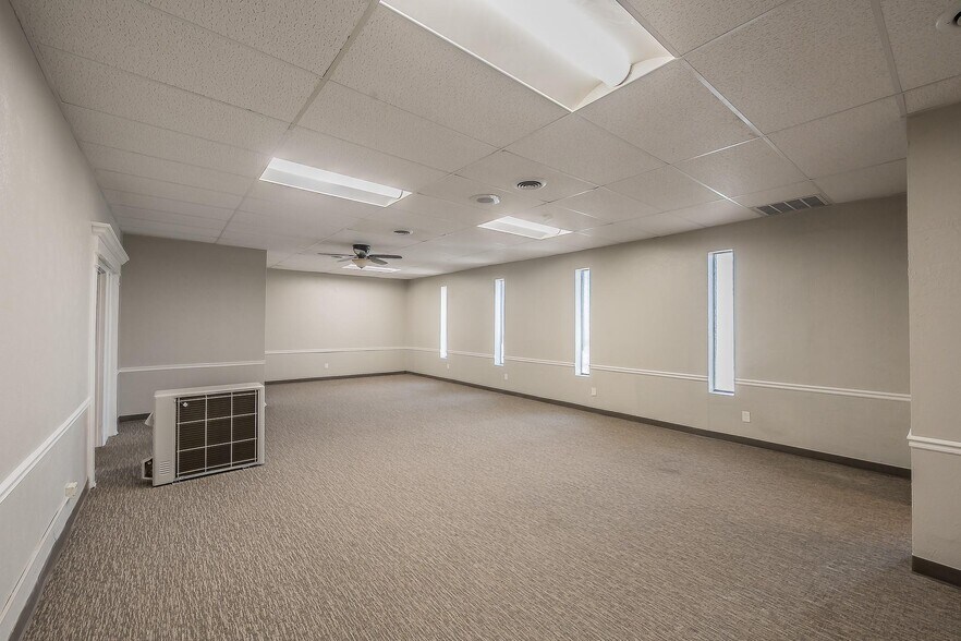 More Photos Of 5704 James Ave, Fort Worth Storefront Retail Office For Sale