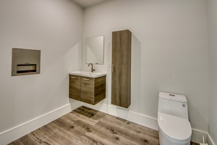 More Photos Of 3015 Tamiami Trl E, Naples Storefront Retail Office For Sale