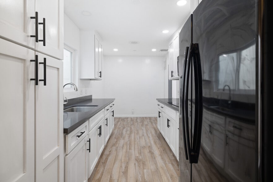 More Photos Of 5709 E Beverly Blvd, Los Angeles Office Residential For Sale