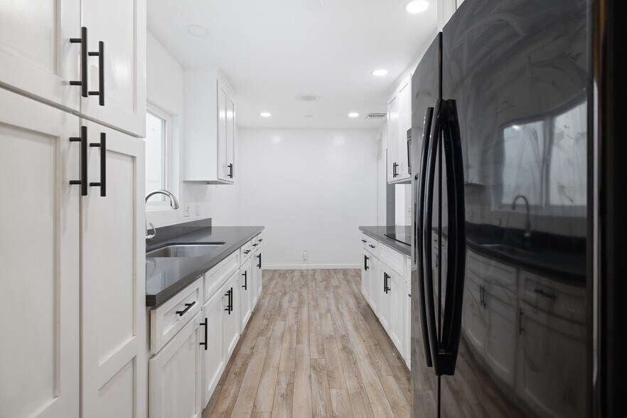 More Photos Of 5709 E Beverly Blvd, Los Angeles Office Residential For Lease