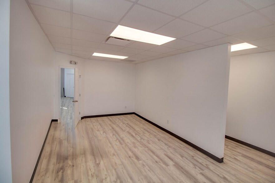 More Photos Of 107 N State St, Jerseyville Office For Lease