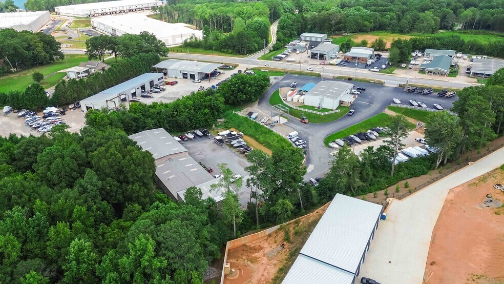 More Photos Of 6080 Lanier Islands Pky, Buford Service For Sale