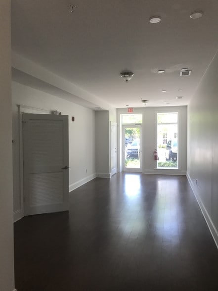 More Photos Of 708 S Shelmore Blvd, Mount Pleasant Storefront Retail Residential For Lease