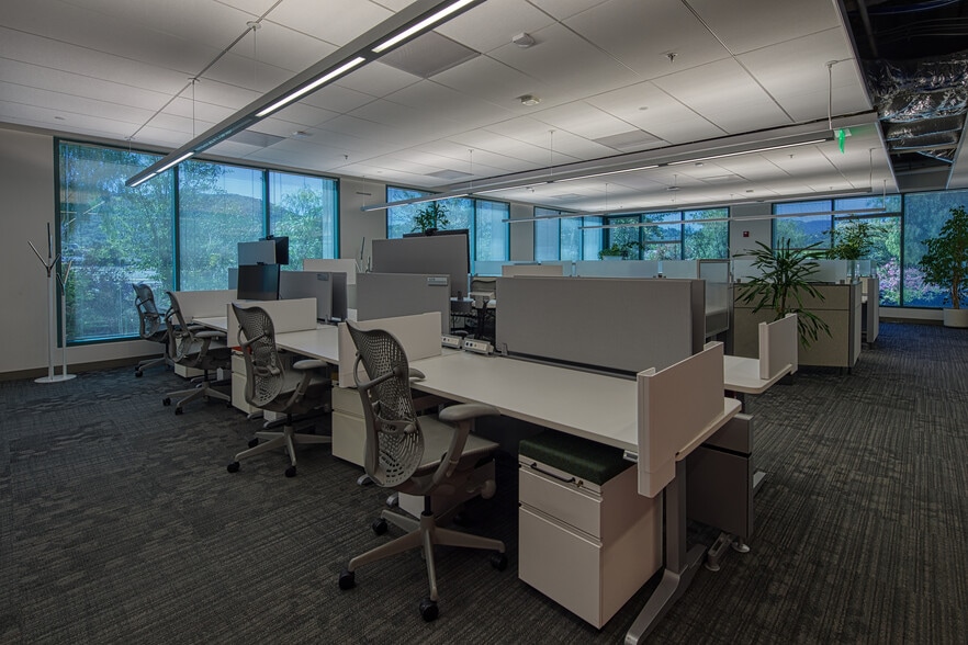 More Photos Of 111 McInnis Pky, San Rafael Office For Sale