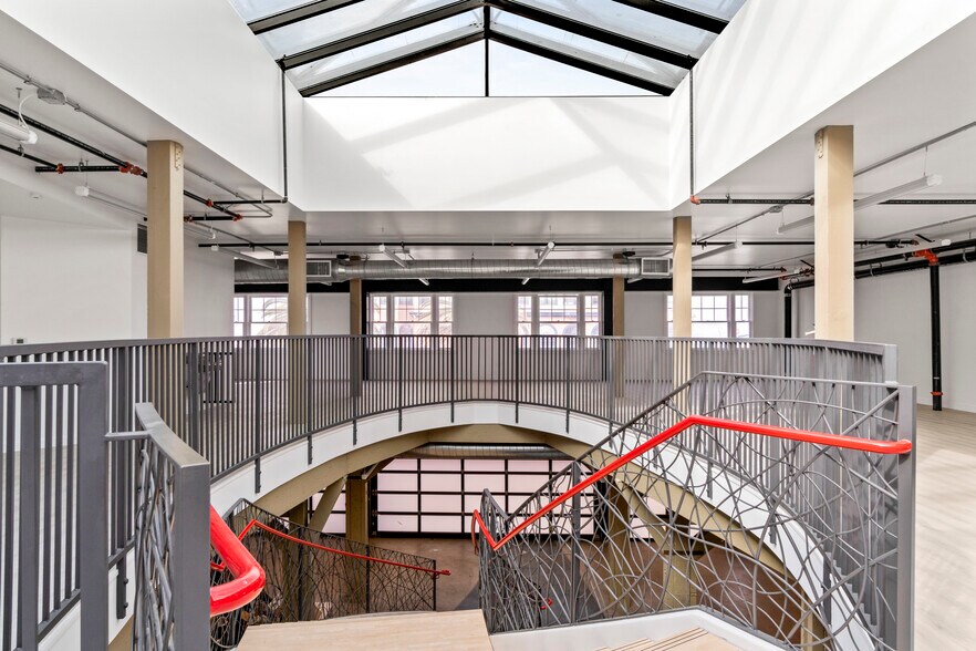 More Photos Of 1605 Ocean Front Walk, Santa Monica Storefront For Lease