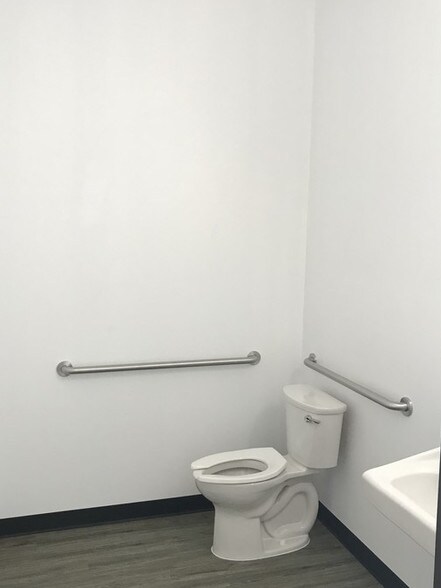 More Photos Of 121 CR 423, Spicewood Unknown For Lease