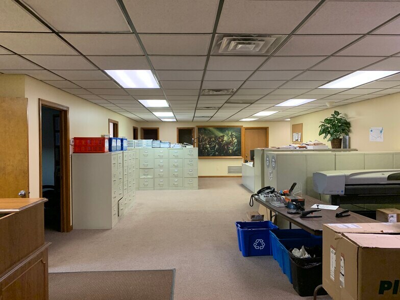 More Photos Of 2435 W Pike St, Houston Distribution For Sale