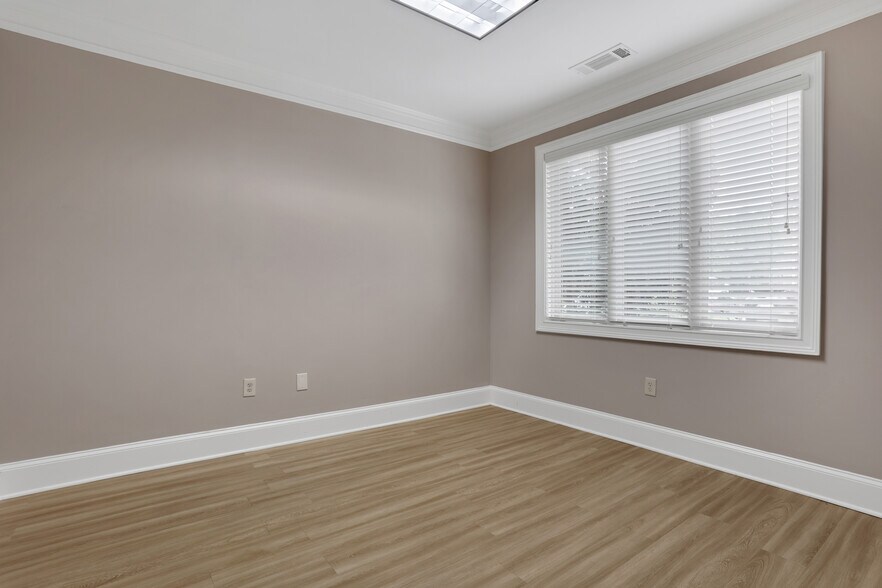 More Photos Of 4720 Peachtree Industrial Blvd, Berkeley Lake Office For Lease