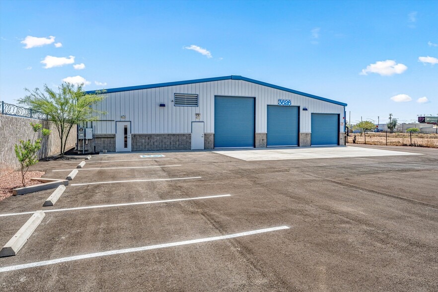 More Photos Of 3626 E 47th St, Tucson Manufacturing For Sale