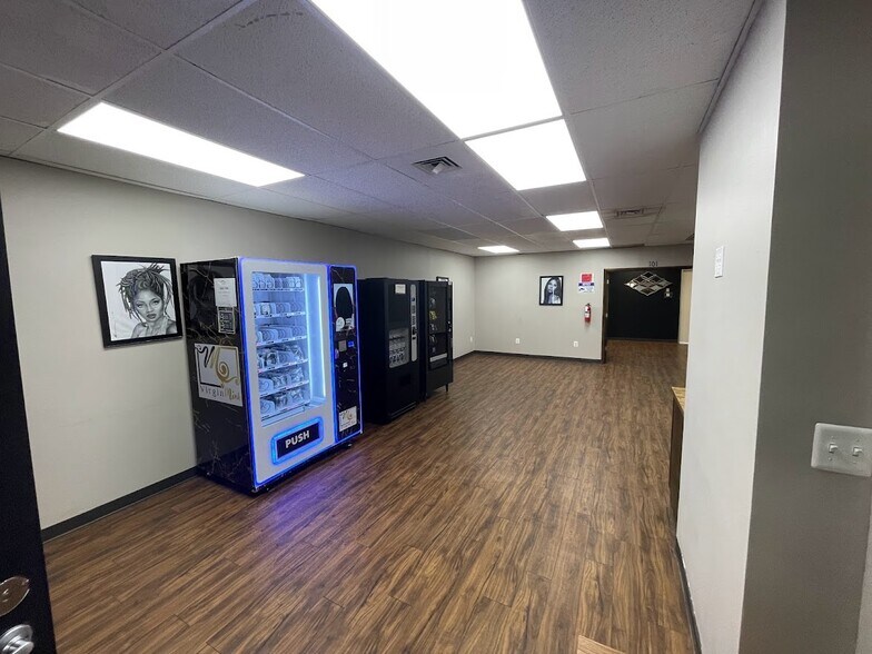 More Photos Of 24567 Northwestern Hwy, Southfield Office For Sale