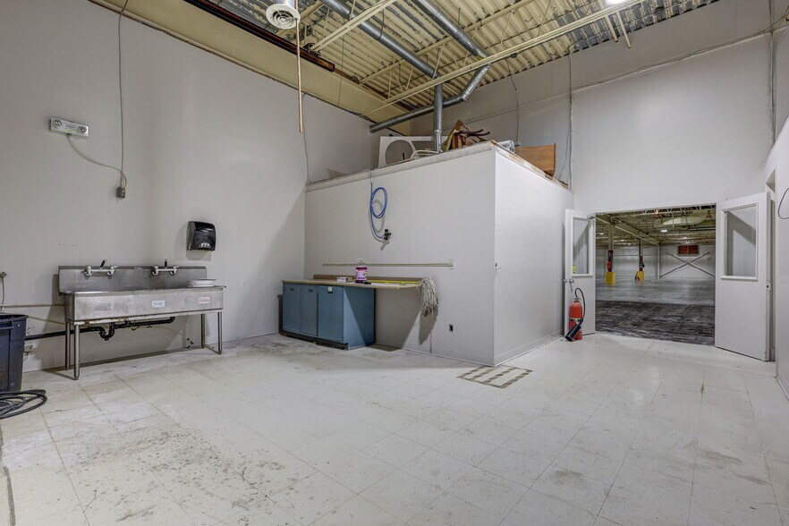 More Photos Of 620 Ireland Rd, Norfolk Manufacturing For Lease