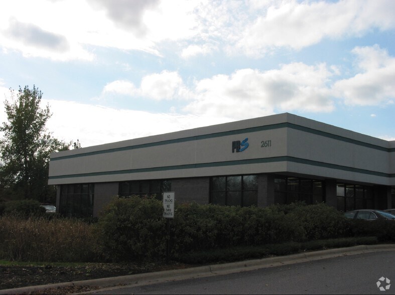 More Photos Of 2611 N Hamline Ave, Roseville Flex For Sale