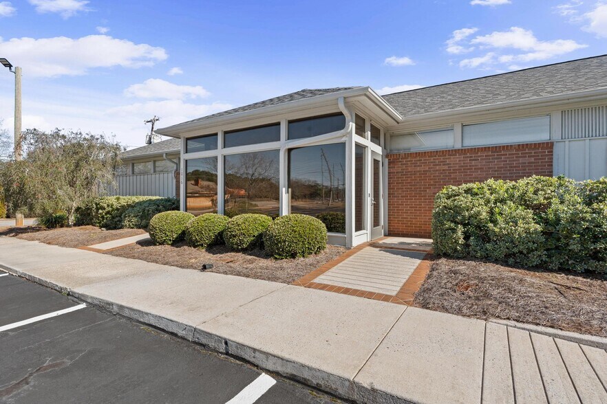More Photos Of 1016 Everee Inn Rd, Griffin Business Park For Sale