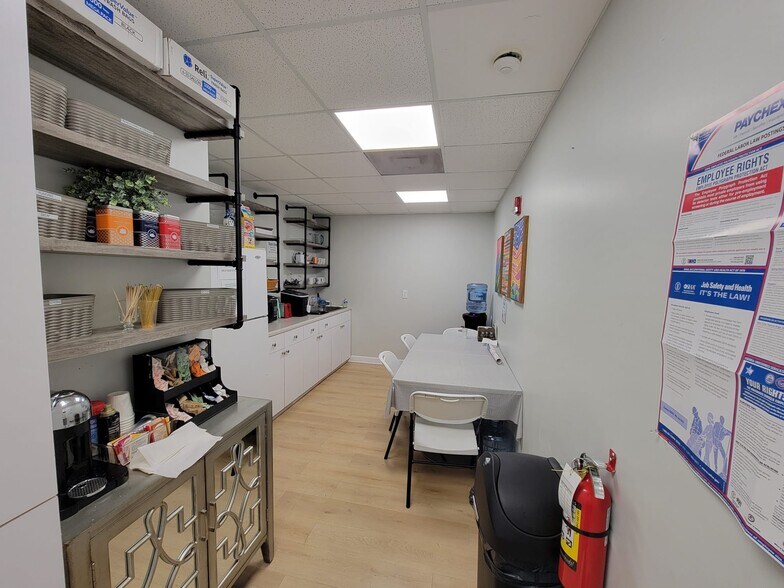More Photos Of 1250 E Hallandale Beach Blvd, Hallandale Beach Office For Lease