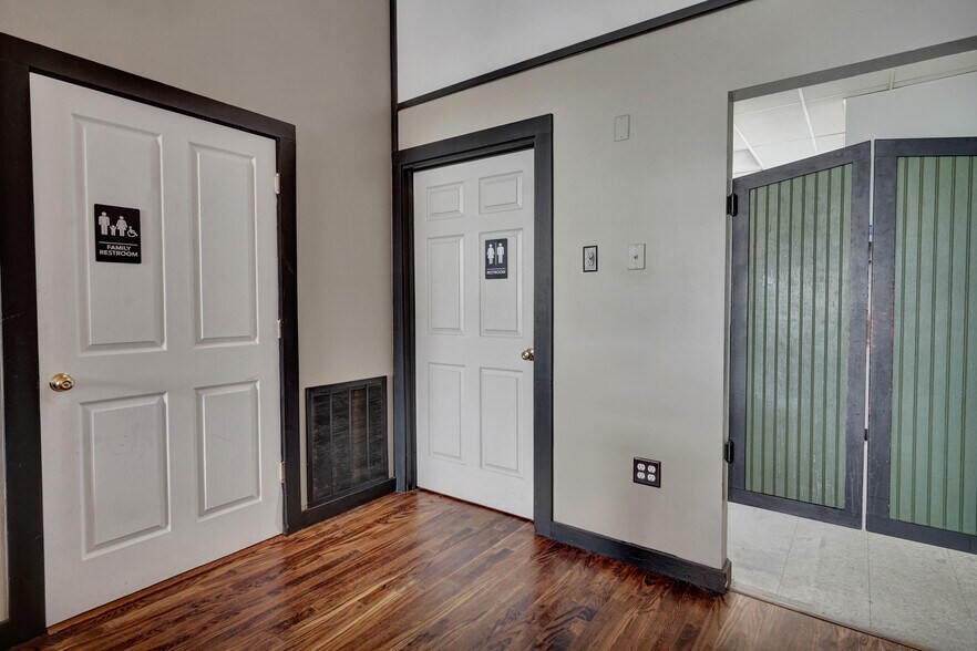 More Photos Of 902 Military Ave, Port Huron Restaurant For Lease