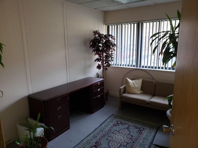 More Photos Of 65 Mountain Blvd, Warren Medical For Sale