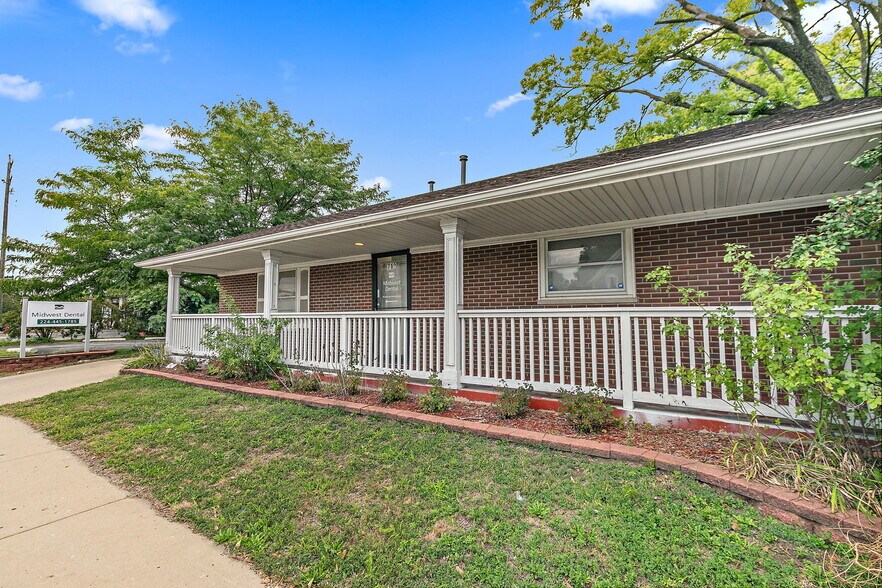 More Photos Of 712 W Main St, West Dundee Medical For Sale