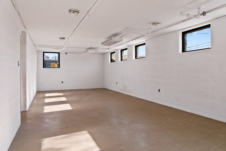 More Photos Of 322 W Lincoln Ave, Royal Oak Office For Lease