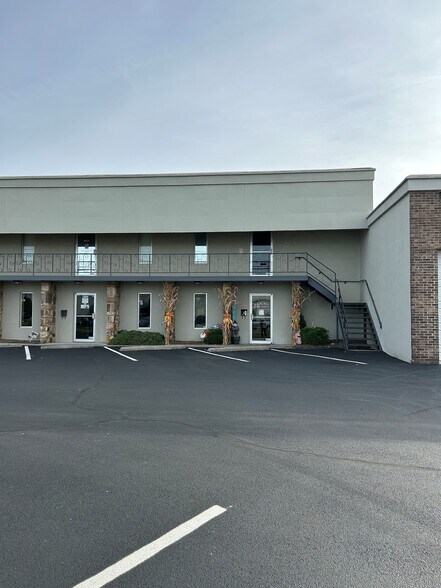 More Photos Of 9715-9727 Kingston Pike, Knoxville Freestanding For Lease