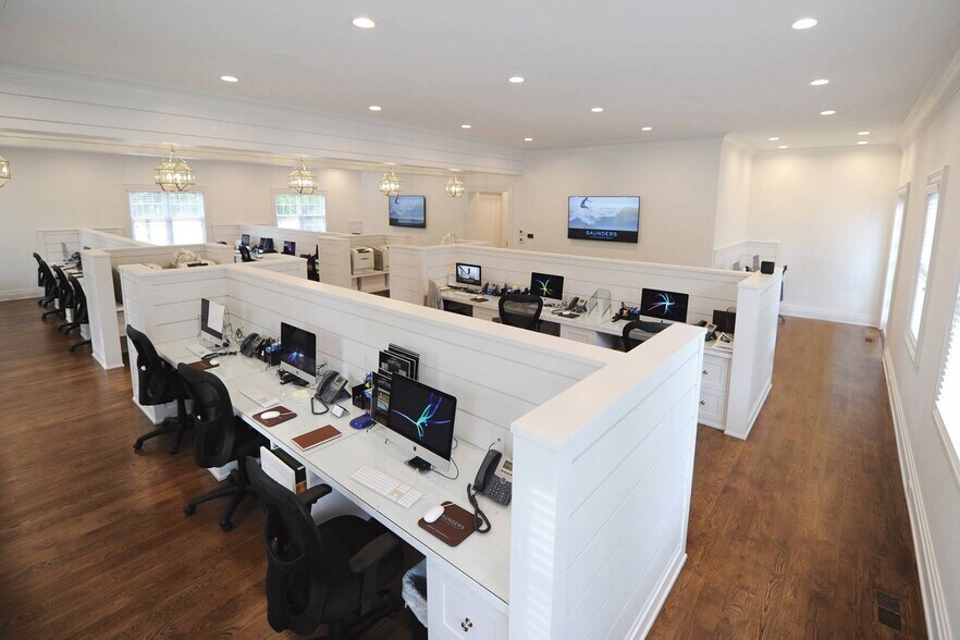 More Photos Of 26 Montauk Hwy, East Hampton Office For Sale
