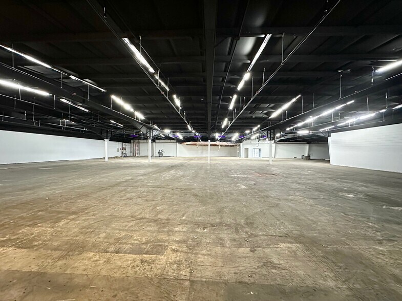 More Photos Of 218 S East St, Crown Point Freestanding For Sale