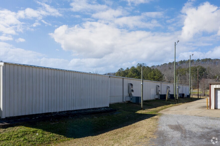 More Photos Of 2000 Clowdus Dr, Oneonta Freestanding For Sale