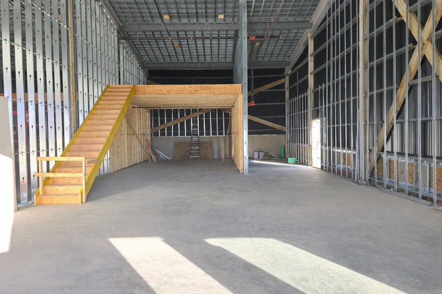 More Photos Of 14 Griffin Industrial Pt, Cochrane Warehouse For Lease