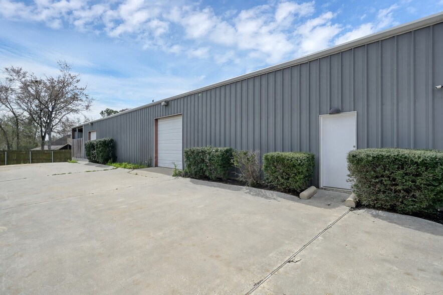 More Photos Of 32219 Tamina Rd, Magnolia Distribution For Lease