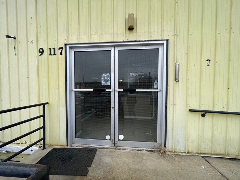 More Photos Of 9075-9125 Antique Way, Manassas Warehouse For Lease