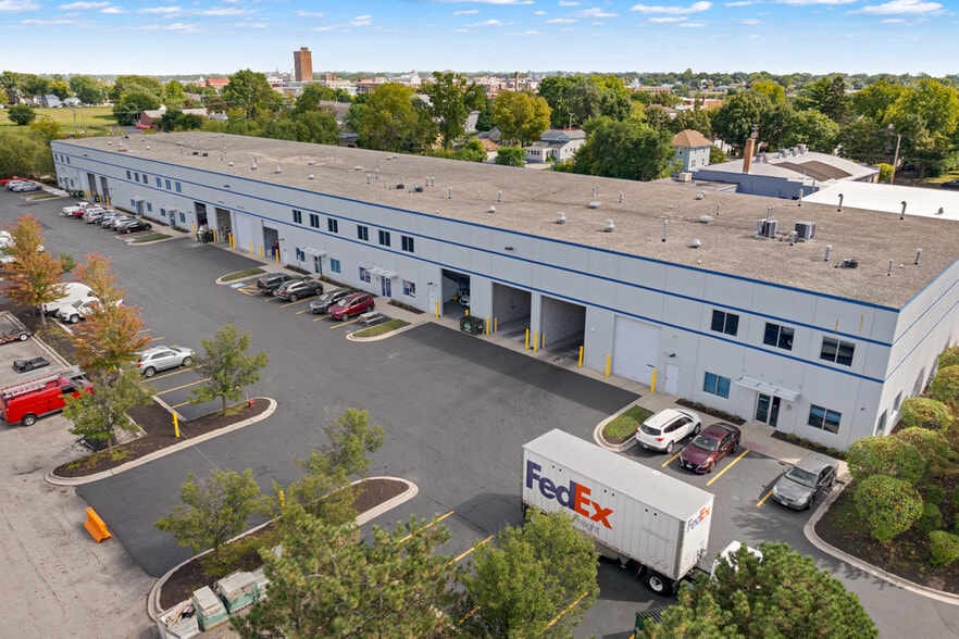 More Photos Of 340 Marshall Ave, Aurora Warehouse For Sale