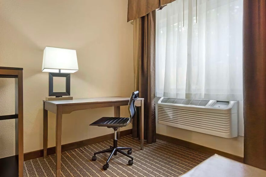 More Photos Of 1614 N 1st St, Yakima Hotel For Sale