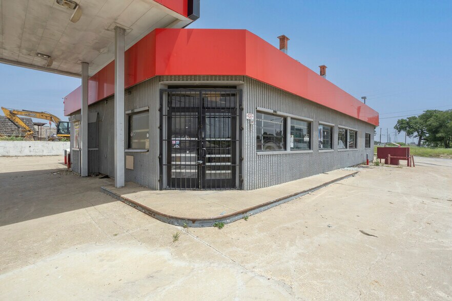 Primary Photo Of 6101 E Rosedale St, Fort Worth Service Station For Lease