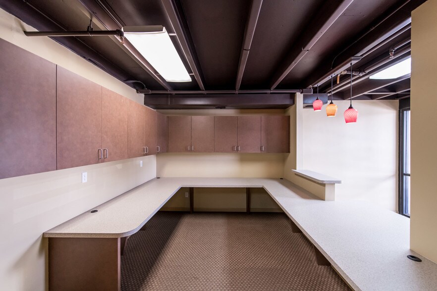 More Photos Of 907-911 Santa Fe Ave, Fresno Flex For Sale