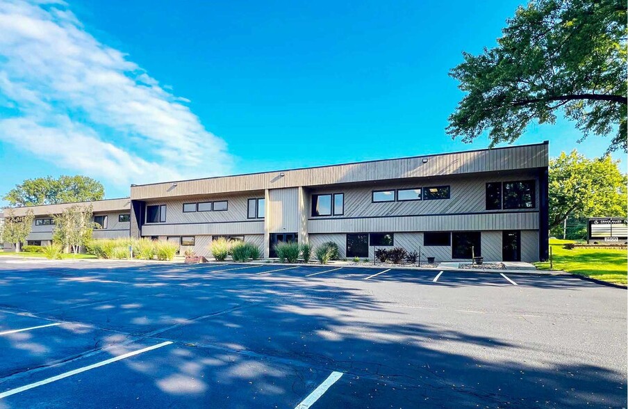 Primary Photo Of 2600 72nd St, Urbandale Office For Lease