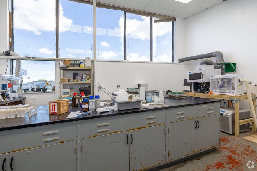 More Photos Of 1733 N Padre Island Dr, Corpus Christi Research And Development For Lease