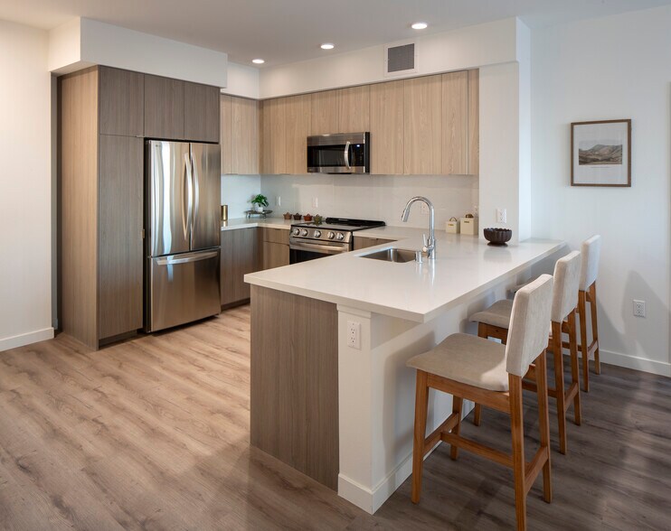 More Photos Of 988 S Manhattan Pl, Los Angeles Apartments For Lease