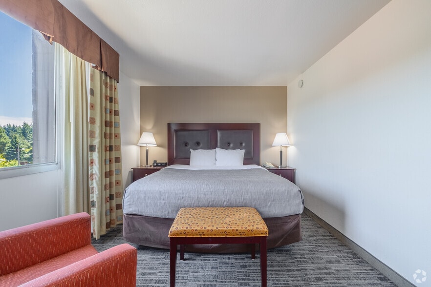 More Photos Of 101 128th St SE, Everett Hotel For Sale
