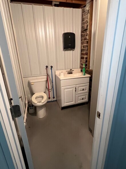 More Photos Of 133-135 N Lee St, Fort Gibson Storefront For Sale