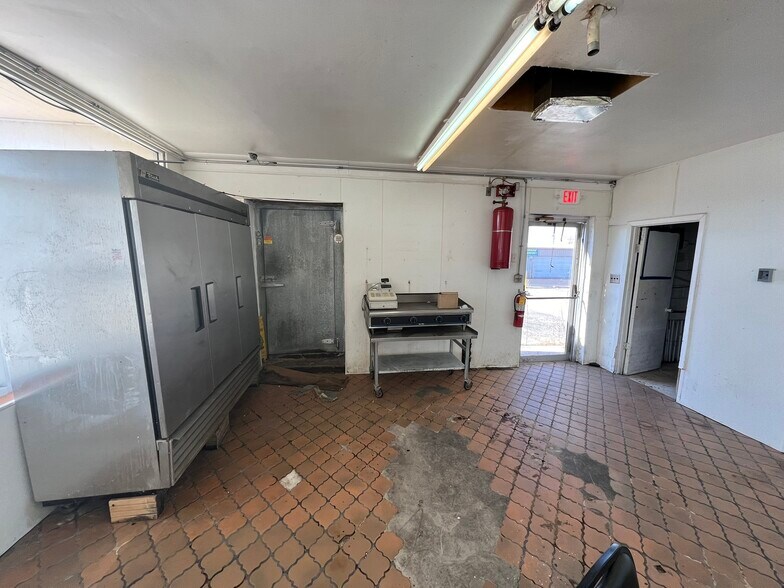 More Photos Of 2779 N Water, Decatur Freestanding For Lease