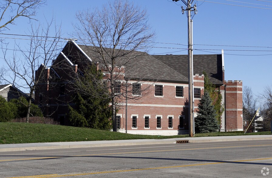 More Photos Of 10000 Allisonville Rd, Fishers Office For Sale