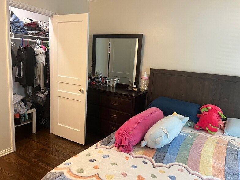 More Photos Of 140 N Pass Ave, Burbank Apartments For Sale