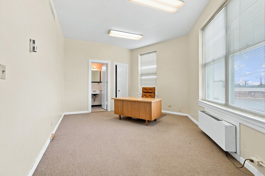 More Photos Of 3506 Memorial Ave, Lynchburg Office For Sale